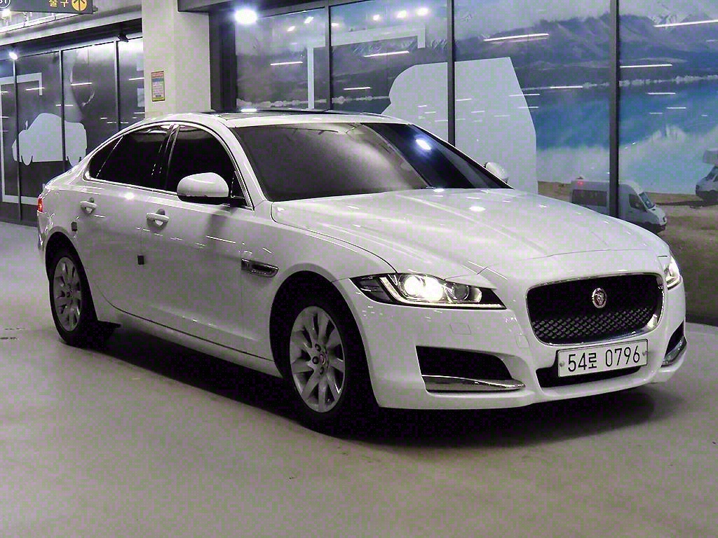 Ծ XF(2) 2.0 20d AWD 