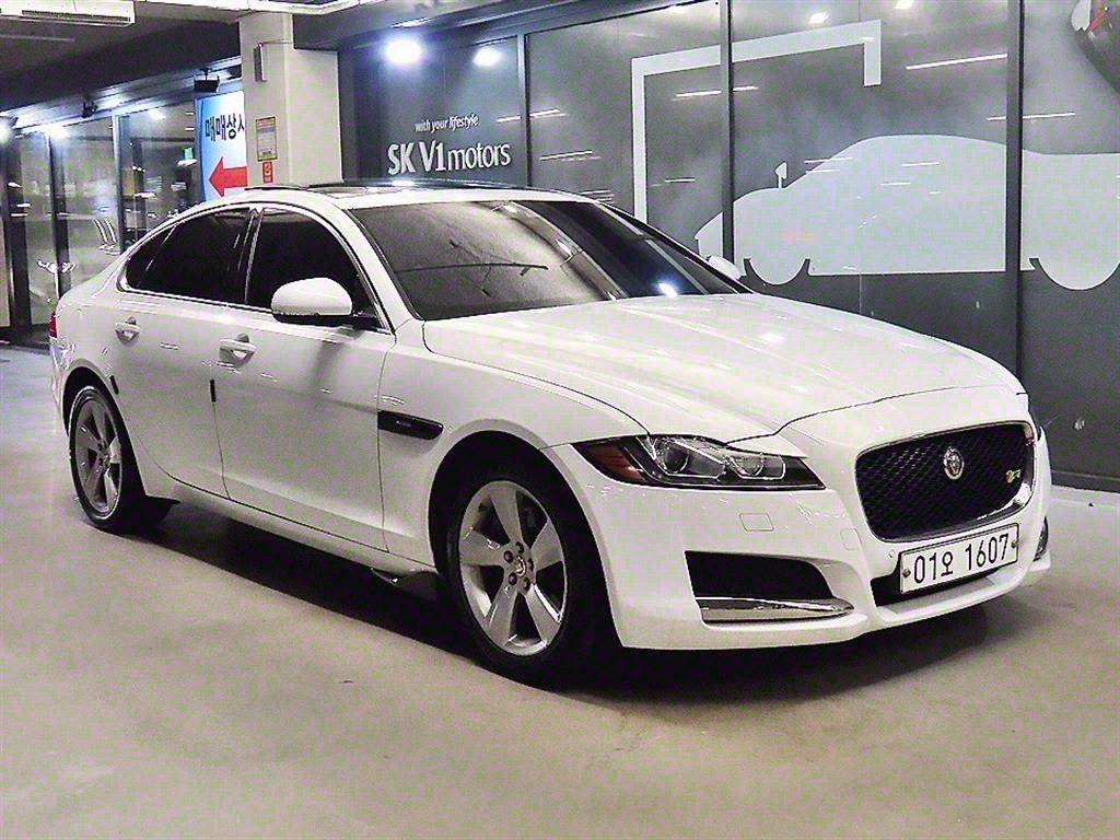 Ծ XF(2) 2.0 20d AWD Ƽ