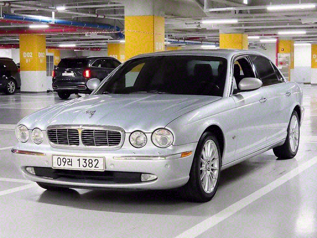 Ծ XJ(7) 3.5 V8 LWB 