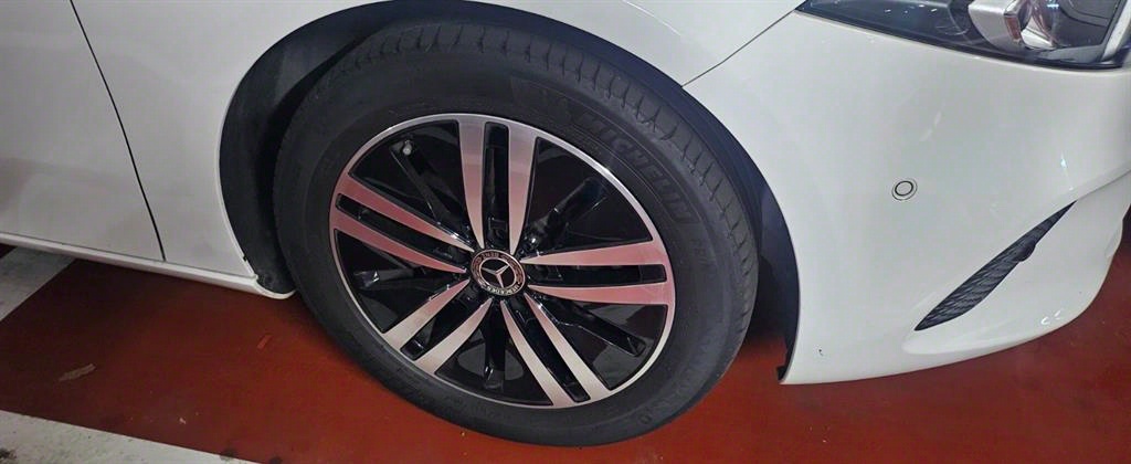  AŬ(4) A220  