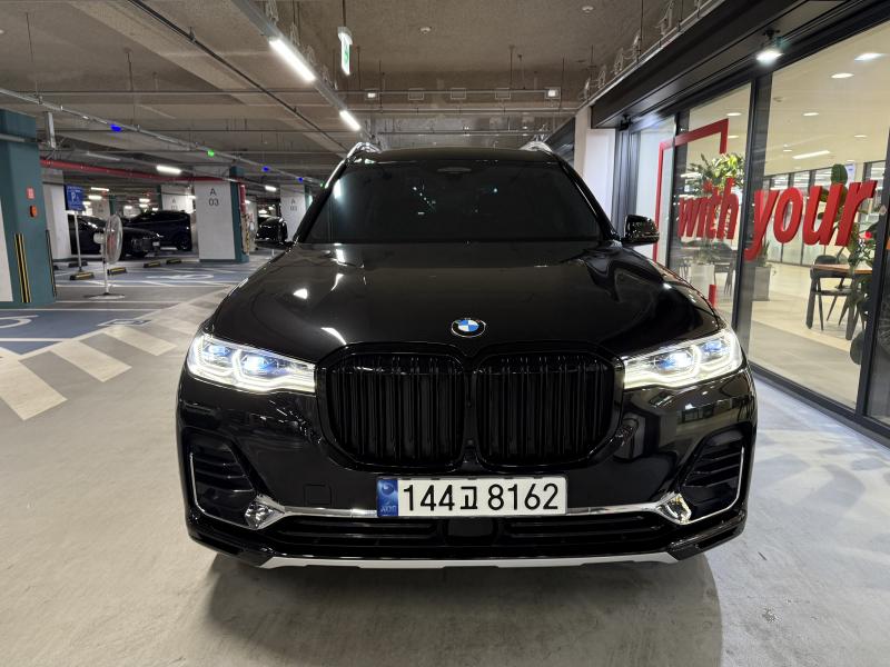 BMW X7 40i xDrive ǻ 7ν