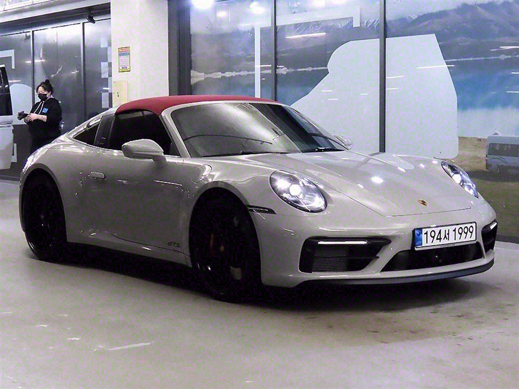  911(992) Ÿ 4 GTS