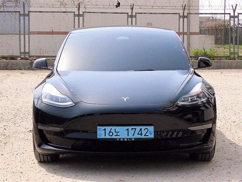 ׽  3 EV RWD 