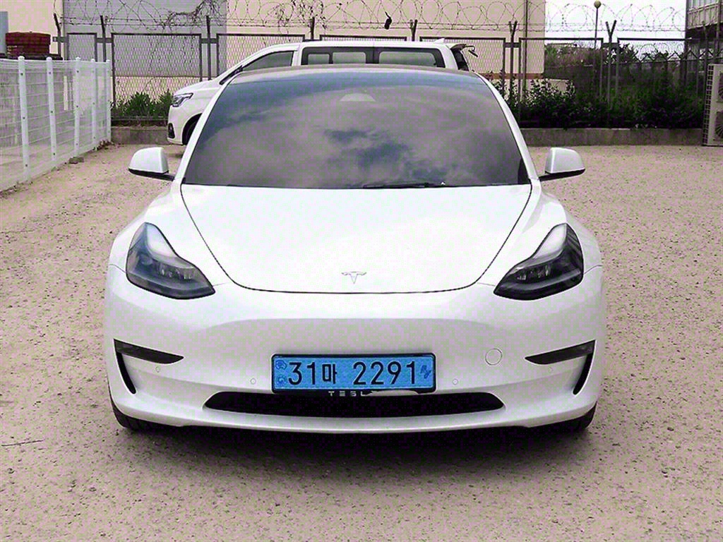׽  3 EV AWD  