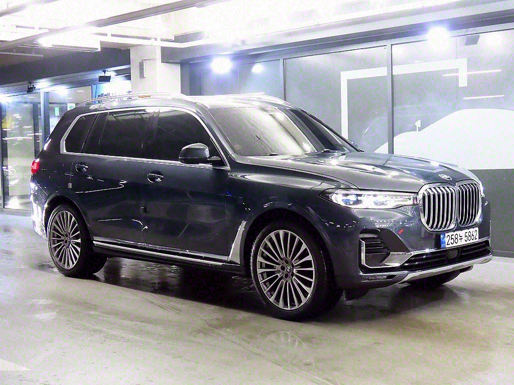 BMW X7 40i xDrive ǻ  6ν