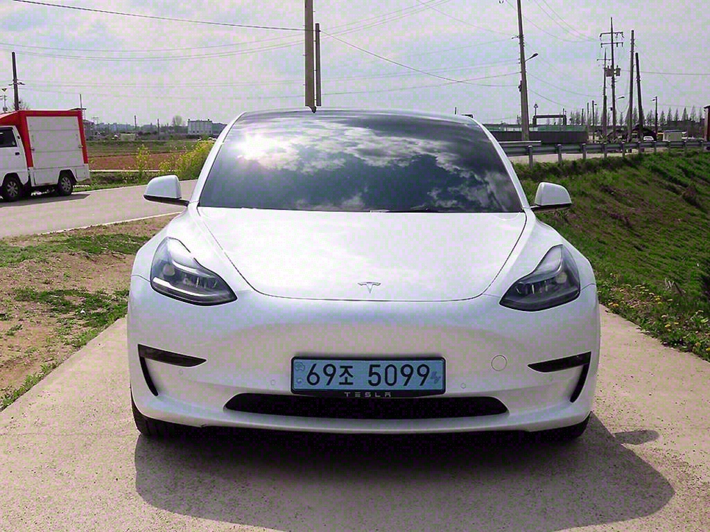 ׽  3 EV AWD  