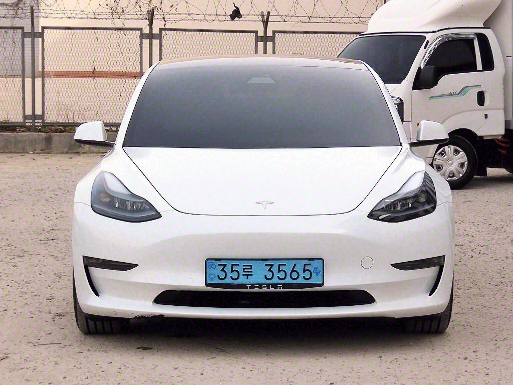 ׽  3 EV AWD  