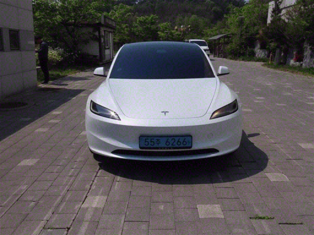 ׽  3 EV AWD  