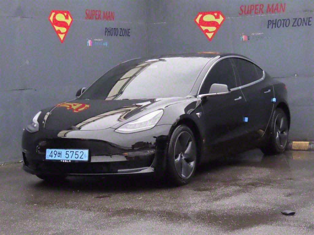 ׽  3 EV AWD  