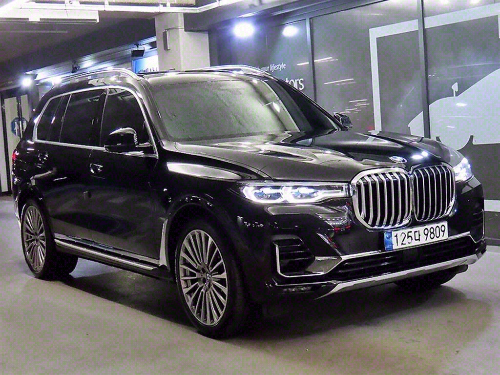 BMW X7 40d xDrive ǻ  7ν