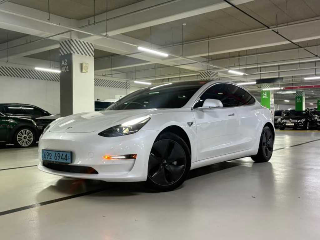׽  3 EV AWD  