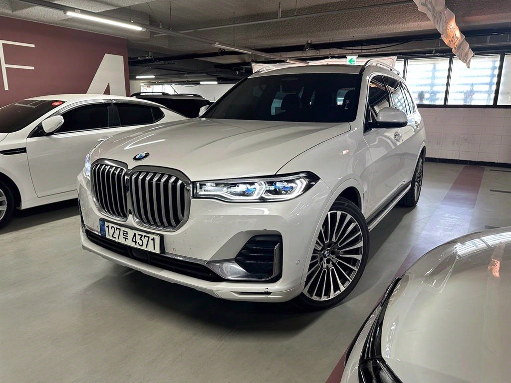 BMW X7 40i xDrive ǻ 7ν