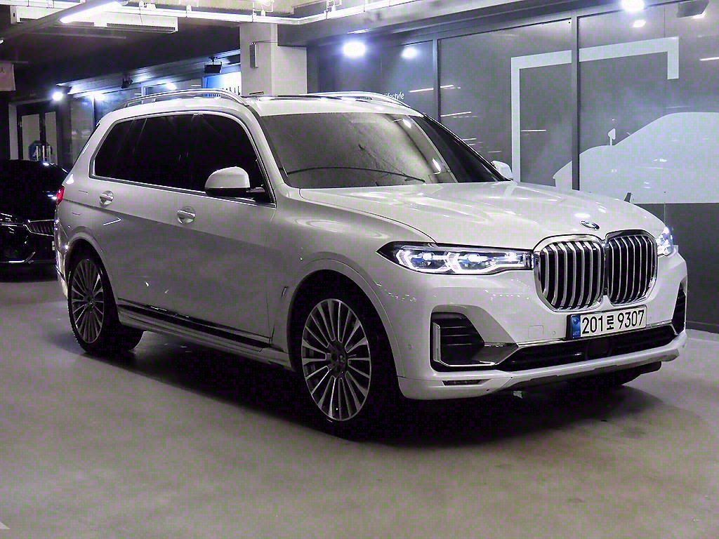 BMW X7 40i xDrive ǻ 7ν