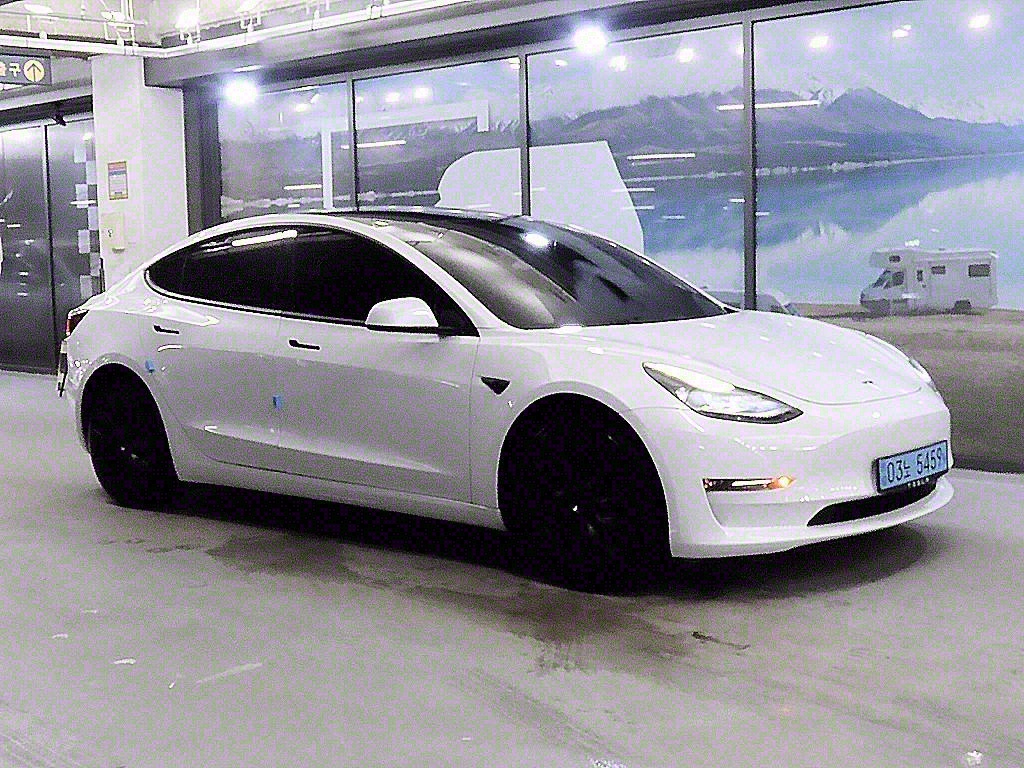 ׽  3 EV AWD  