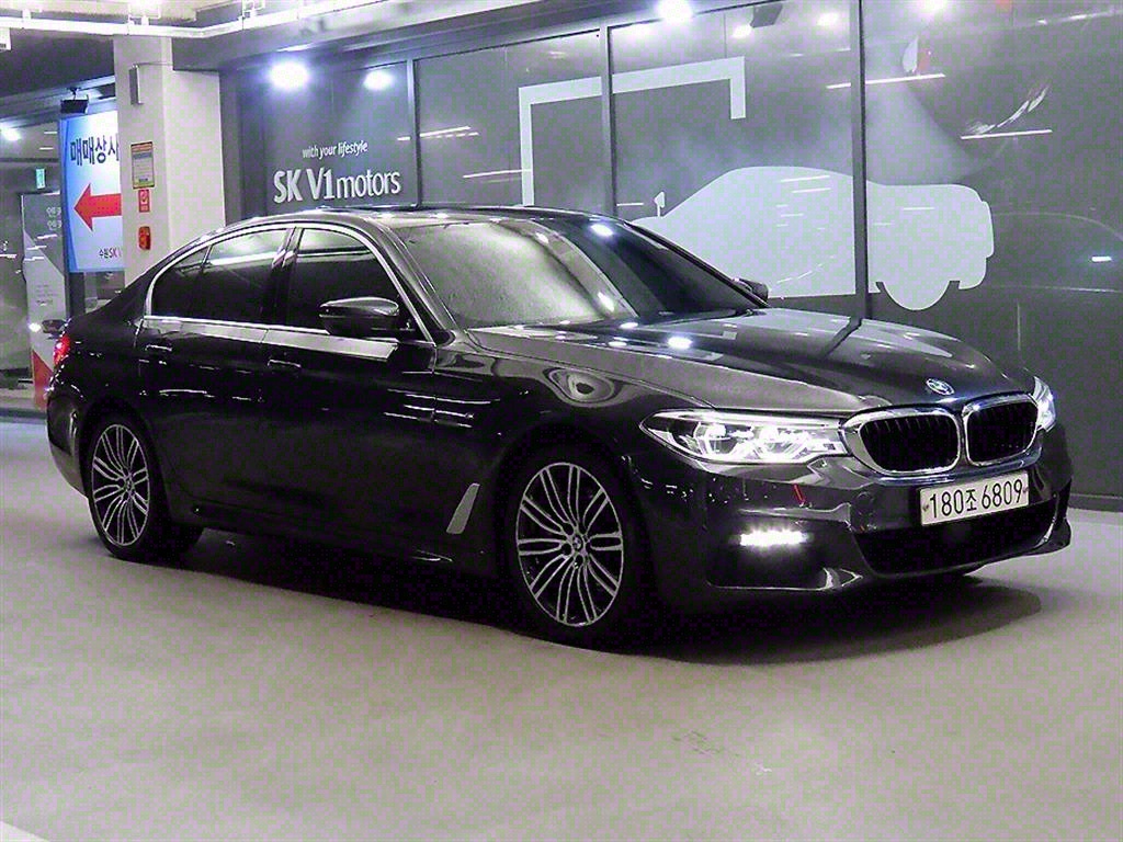 BMW 5ø(7)  530i xDrive M ÷