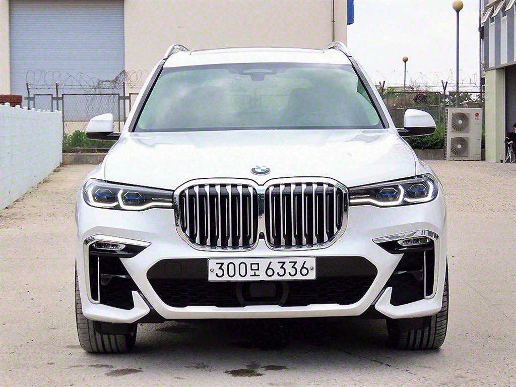 BMW X7 30d xDrive  ǻ 6ν