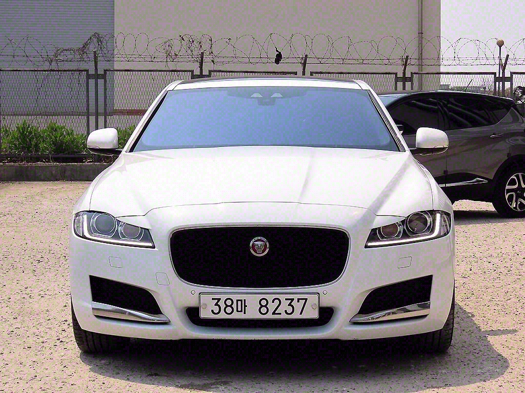Ծ XF(2) 2.0 20d AWD 