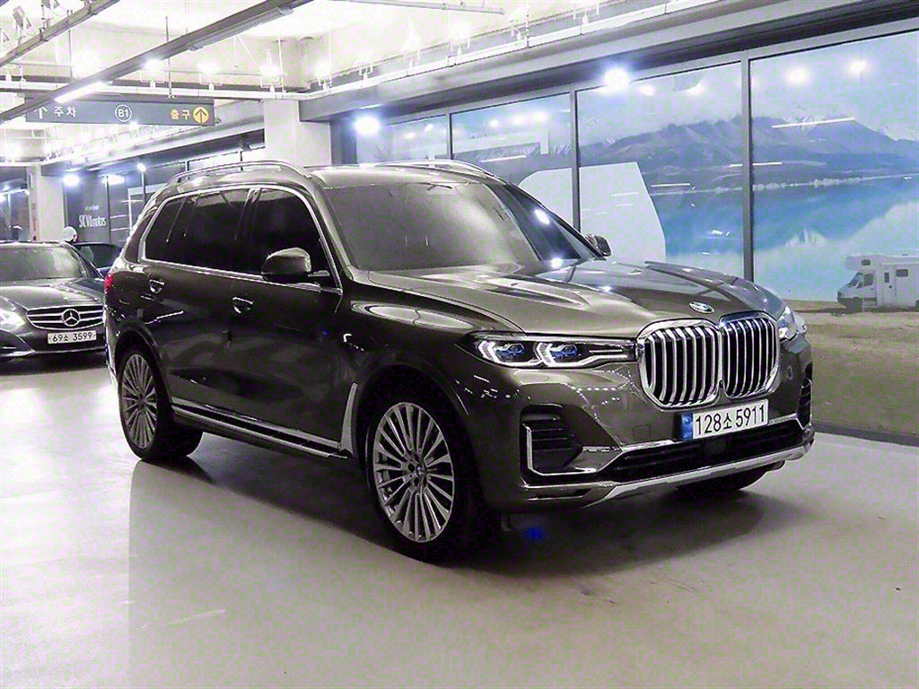BMW X7 40i xDrive ǻ 7ν