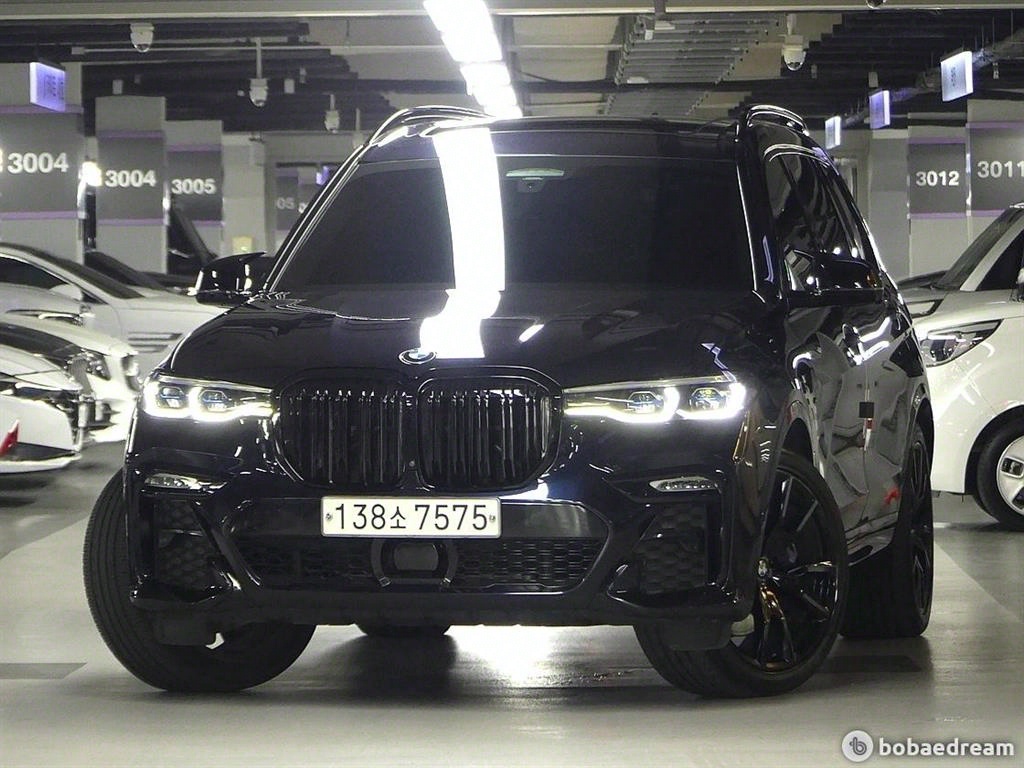 BMW X7 M50i 