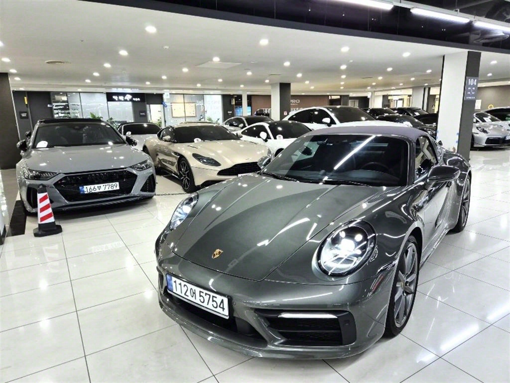  911(992) Ÿ 4 