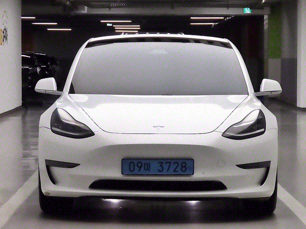 ׽  3 EV AWD  