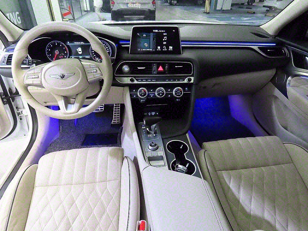 ׽ý G70 2.0T AWD  Ű