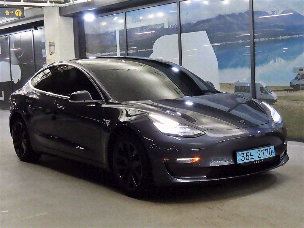׽  3 EV AWD  