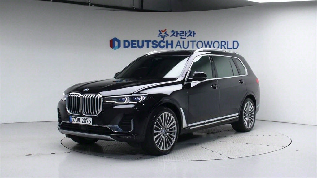 BMW X7 40i xDrive ǻ 7ν