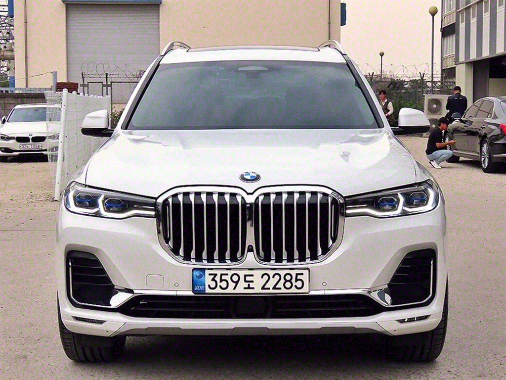BMW X7 40i xDrive ǻ 7ν