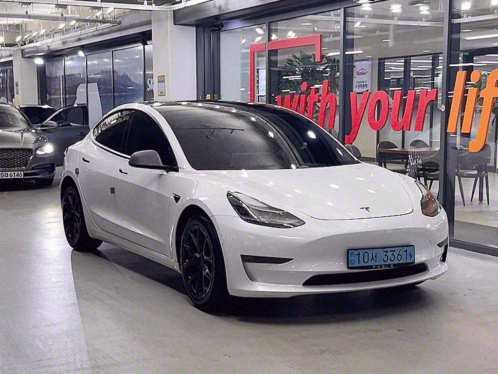 ׽  3 EV AWD  