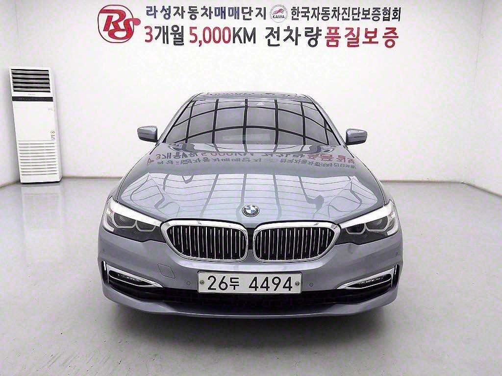 BMW 5ø(7)  520i Ÿ