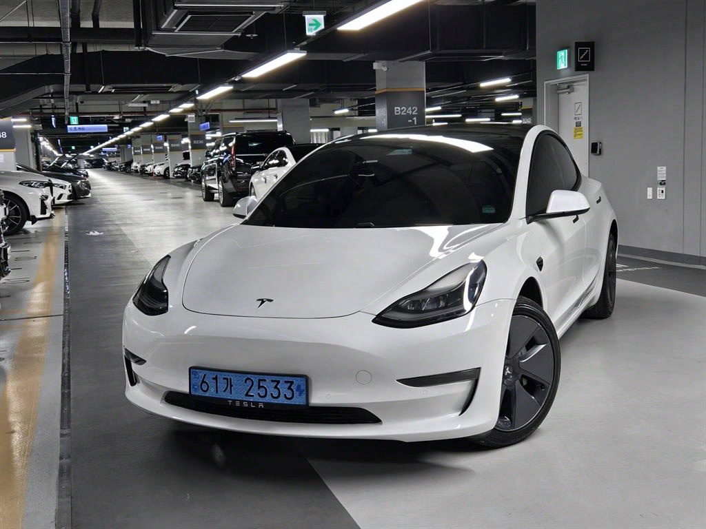 ׽  3 EV AWD  