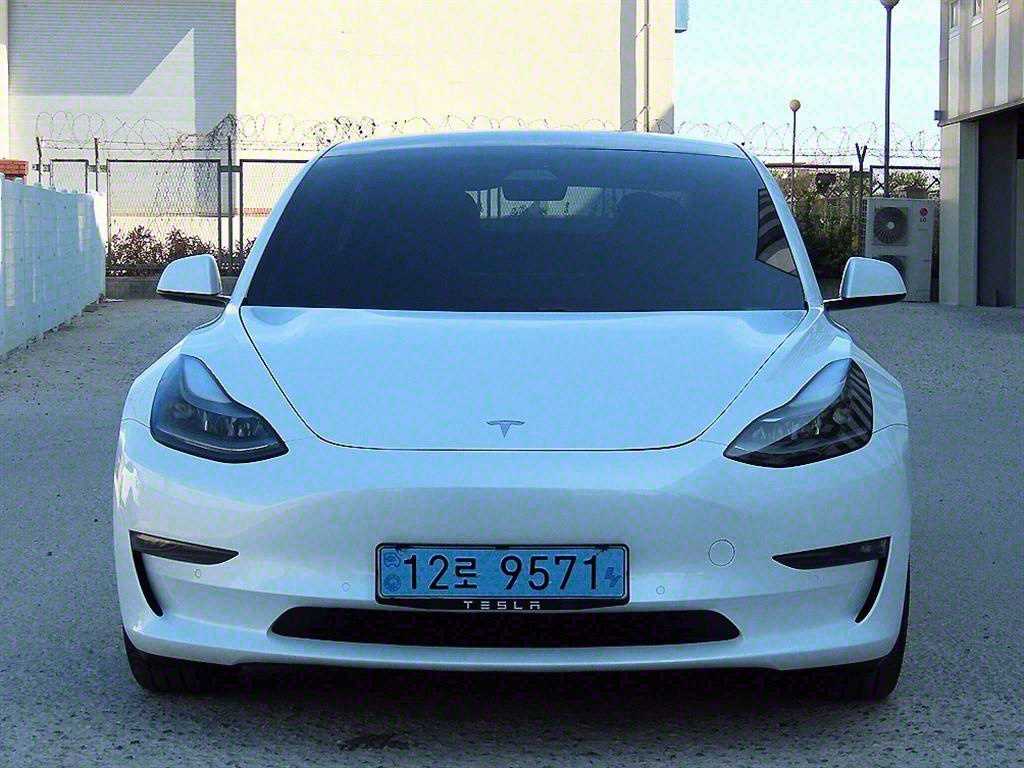 ׽  3 EV AWD  