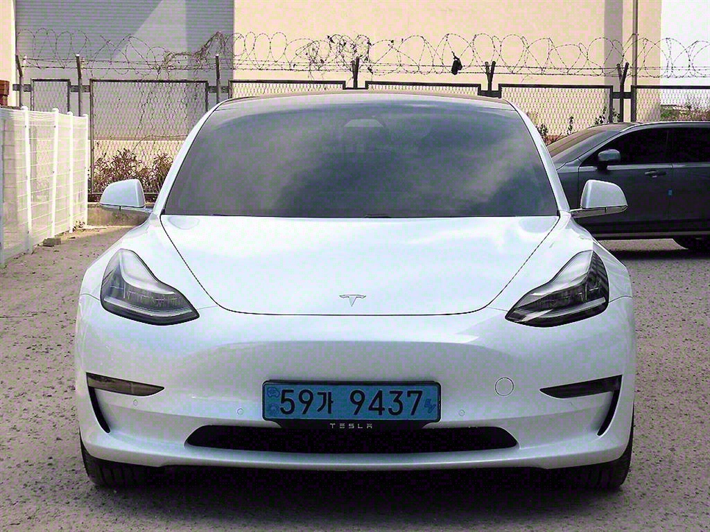 ׽  3 EV AWD  