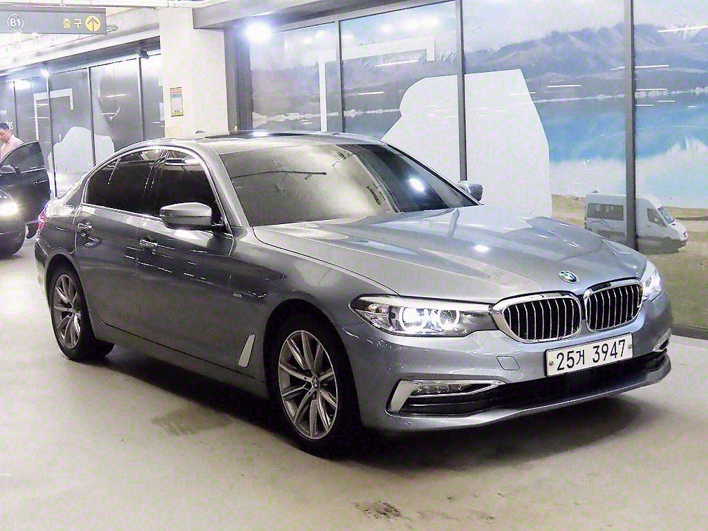 BMW 5ø(7)  520i Ÿ