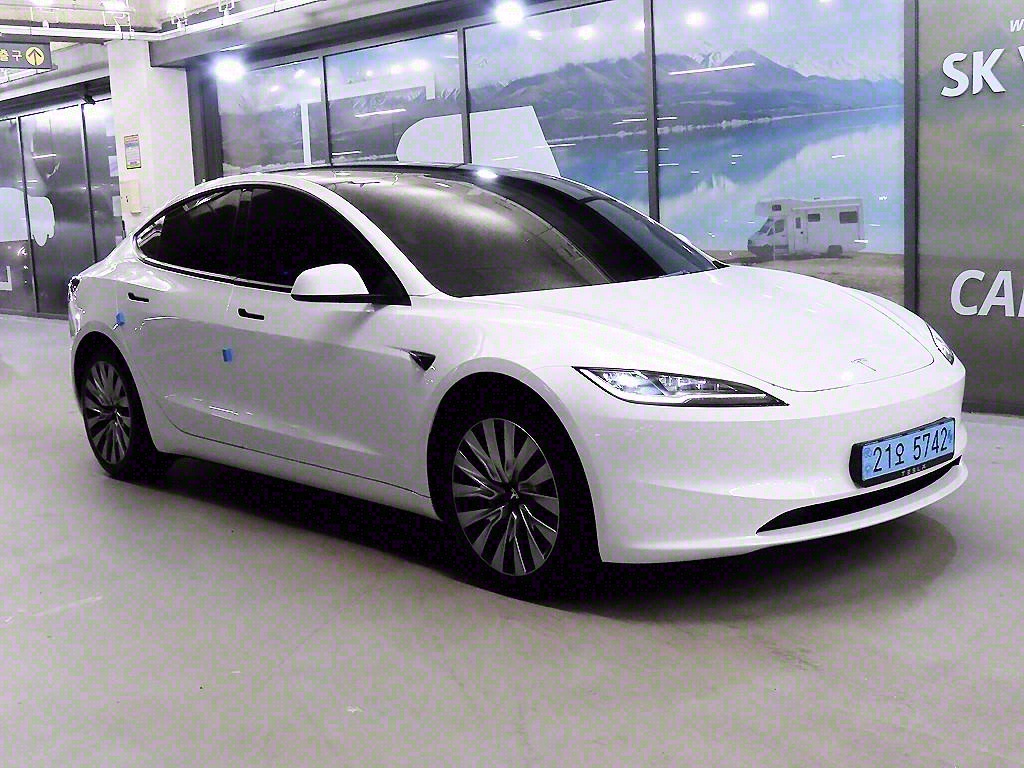 ׽  3 EV AWD  