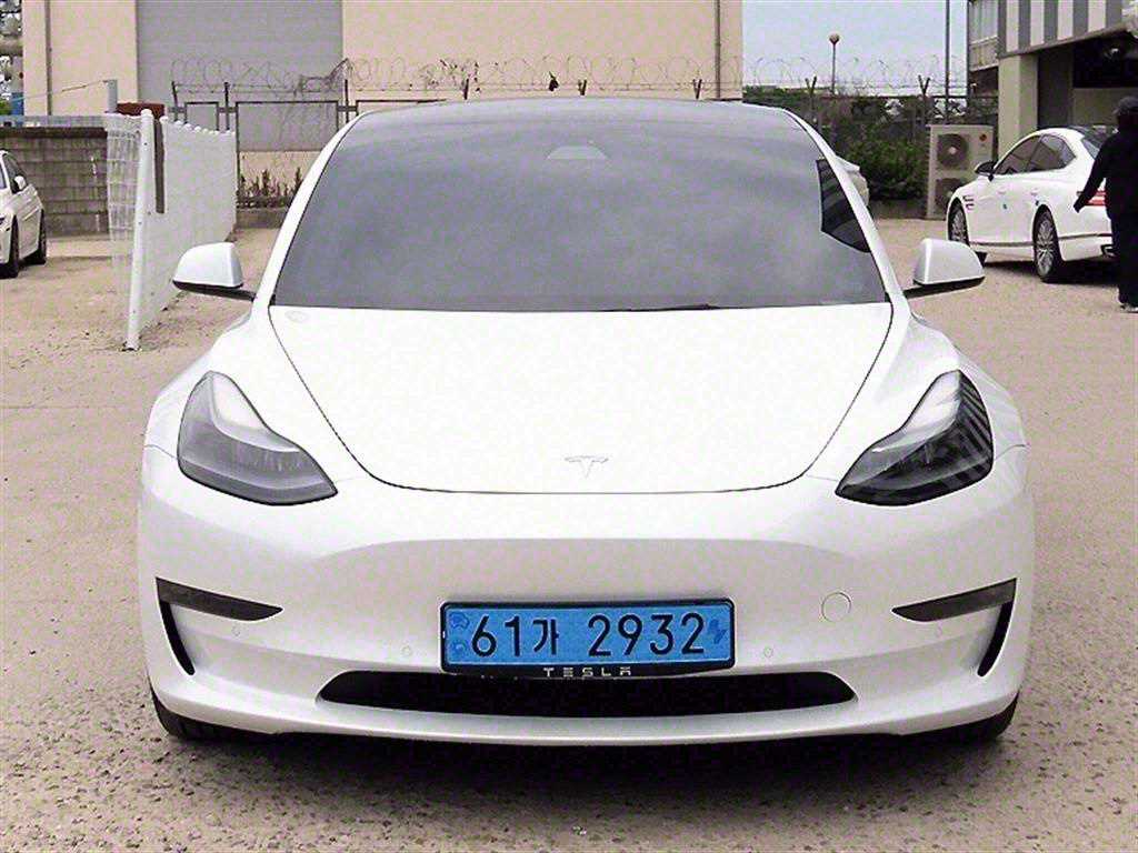 ׽  3 EV AWD  