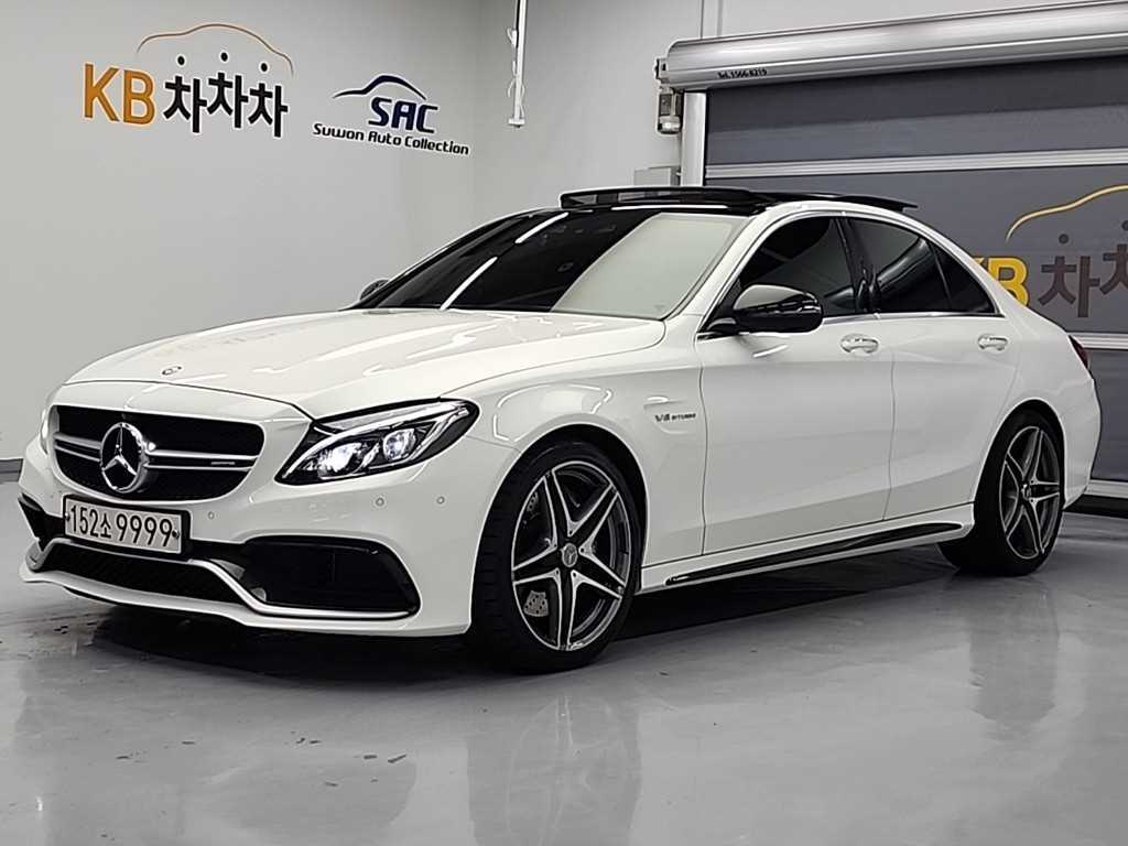  CŬ(4) C63 AMG 
