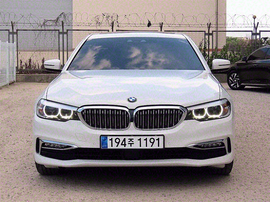 BMW 5ø(7)  520i Ÿ