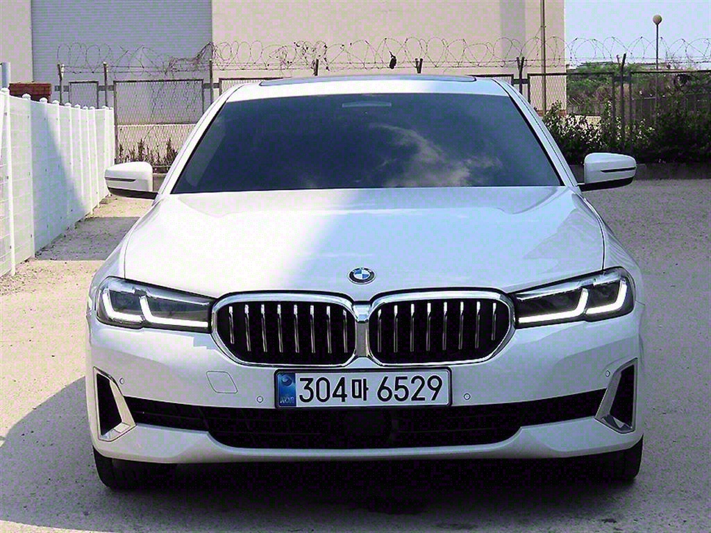 BMW 5ø(7)  520i Ÿ