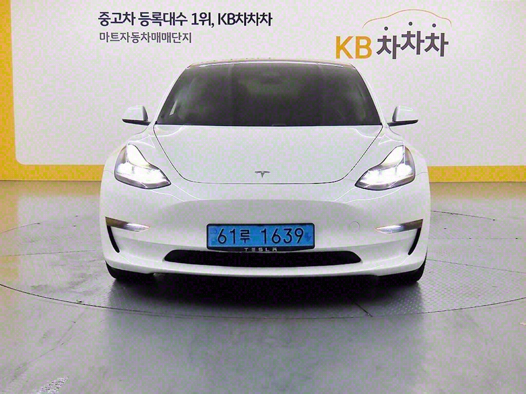 ׽  3 EV AWD  