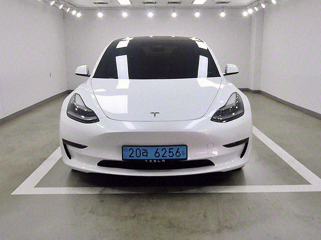 ׽  3 EV AWD  