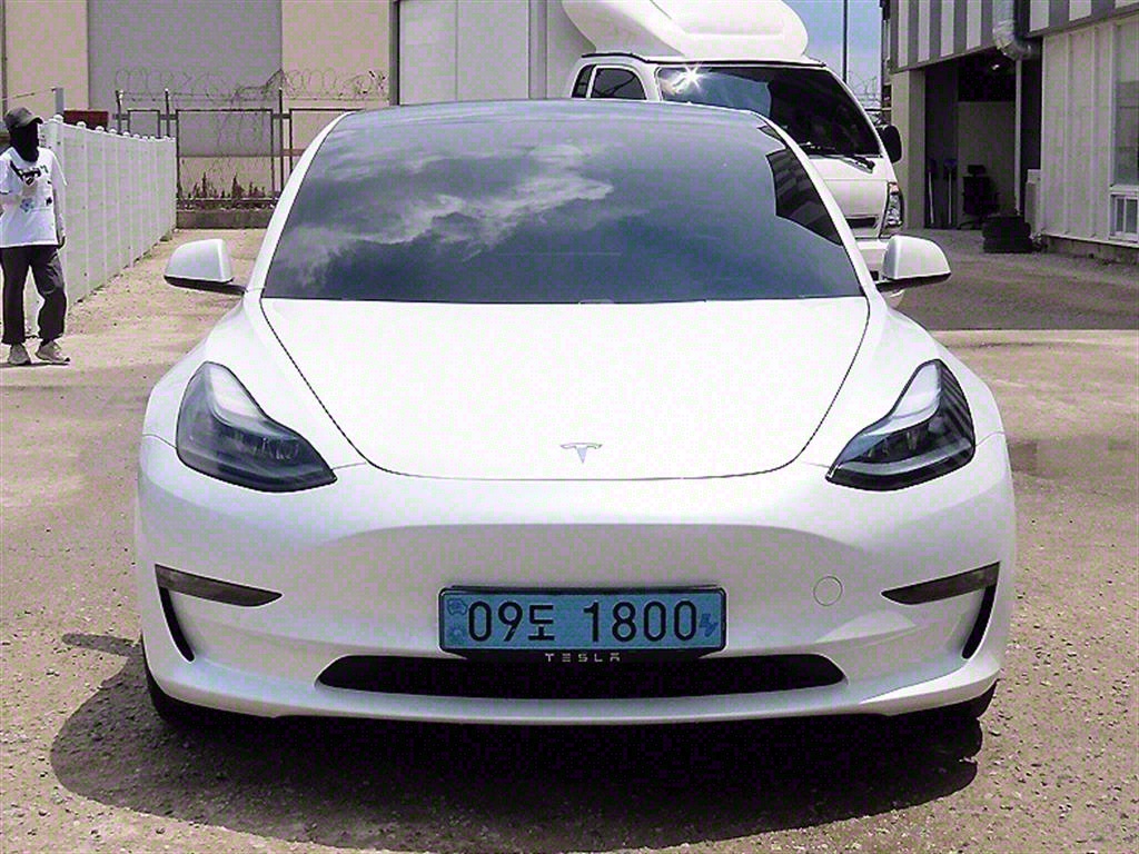 ׽  3 EV AWD  