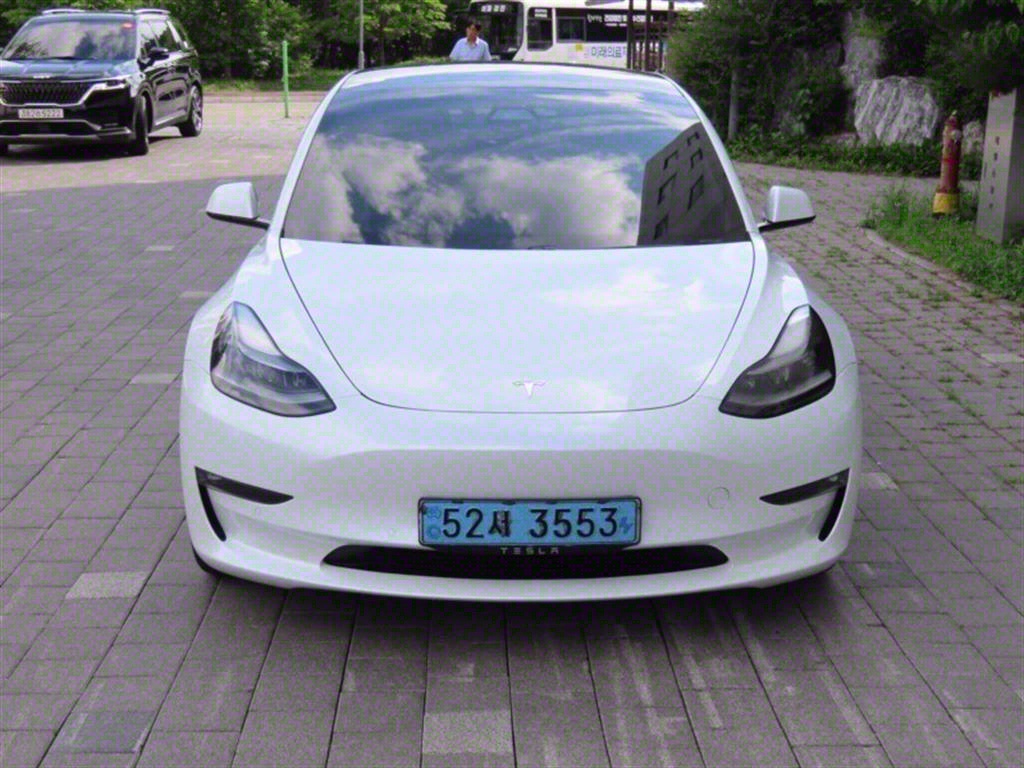 ׽  3 EV AWD  