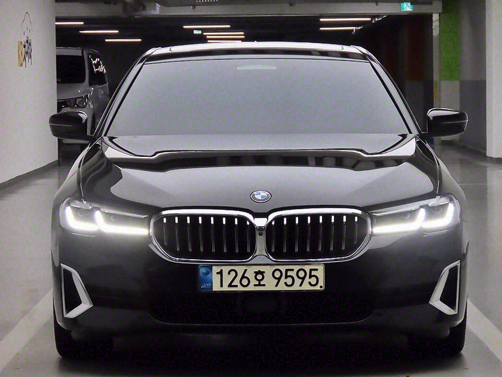 BMW 5ø(7)  520i Ÿ