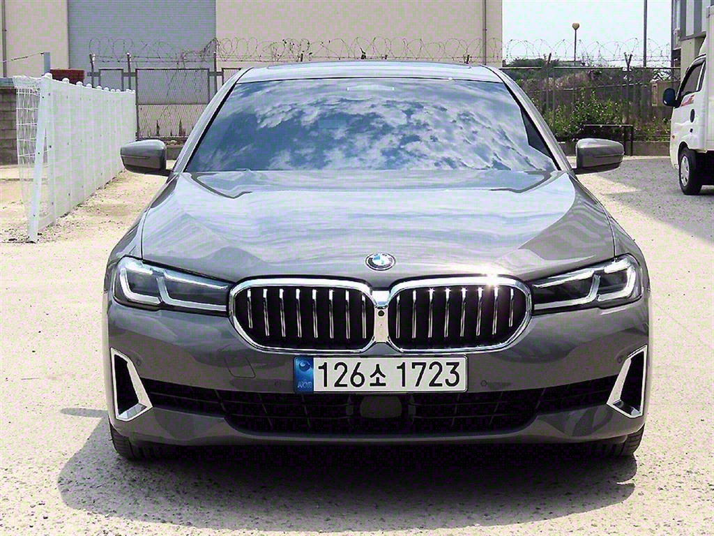 BMW 5ø(7)  520i Ÿ