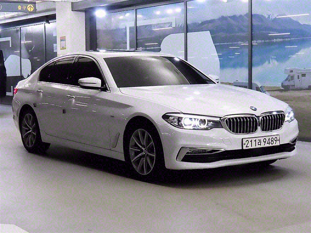 BMW 5ø(7)  520i Ÿ