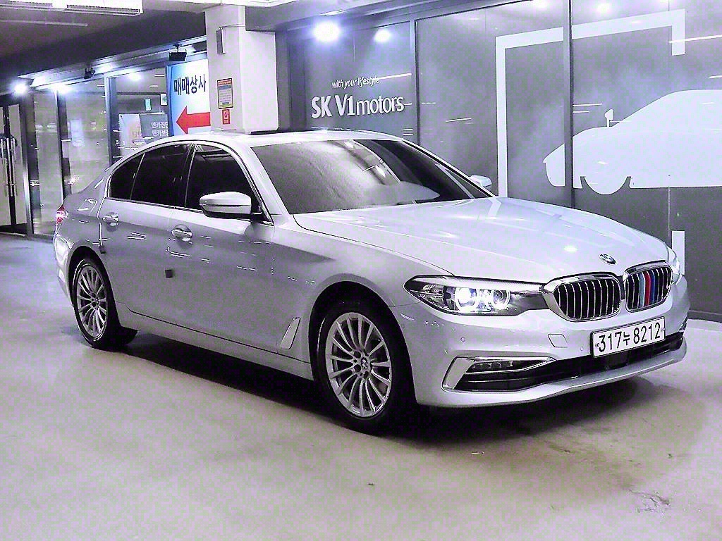 BMW 5ø(7)  520i Ÿ