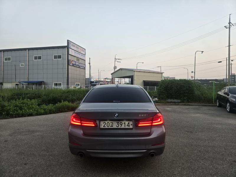 BMW 5ø(7)  520i Ÿ
