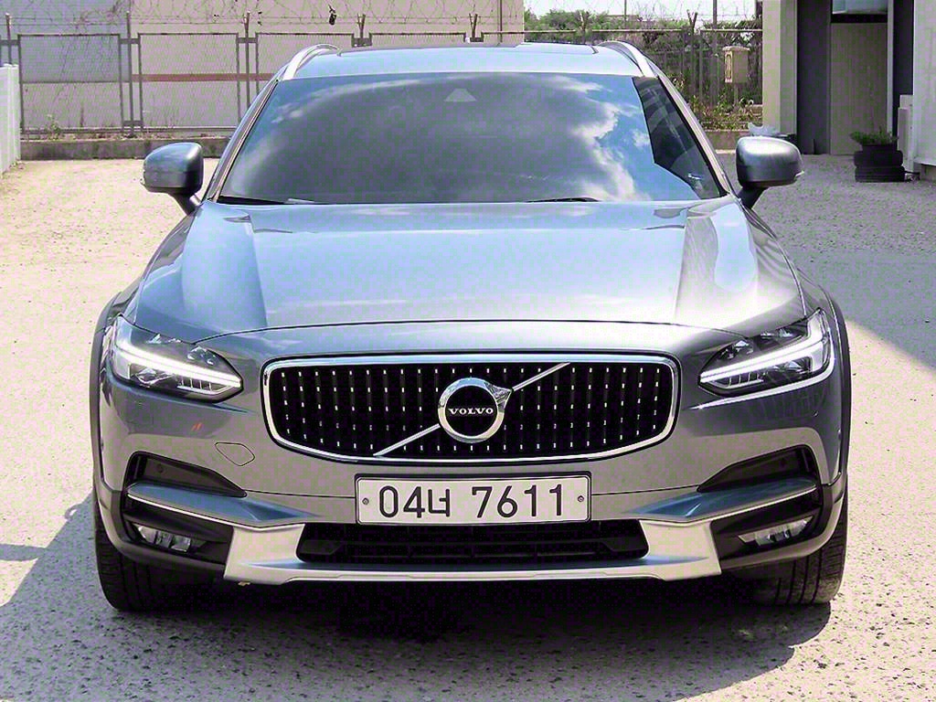 ���� V90 ũ�ν���Ʈ�� 2.0 D5 AWD 